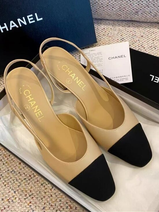 CHANEL​​​​​​​​​​ Shoes - CHANEL Two-Tone Lambskin & Canvas Slingback Block Heel Pumps